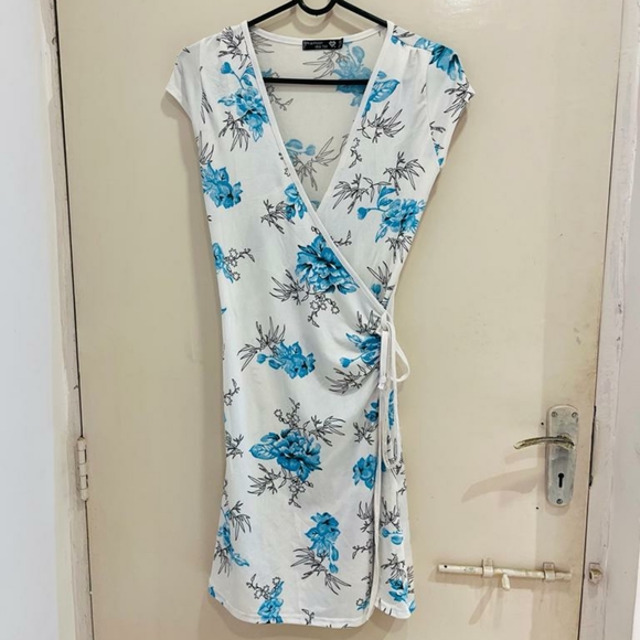 White v neck dress - Picture 12 of 12